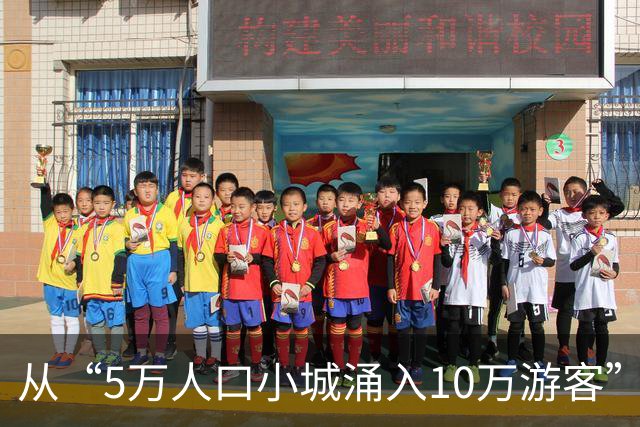 从“5万人口小城涌入10万游客”，到“42%出境游客玩超8天”：今年假日旅游变了⋯⋯